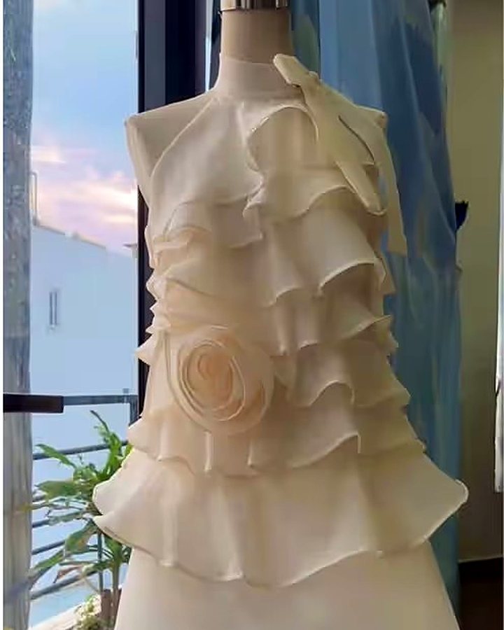 Váy voan be nhiều tầng
